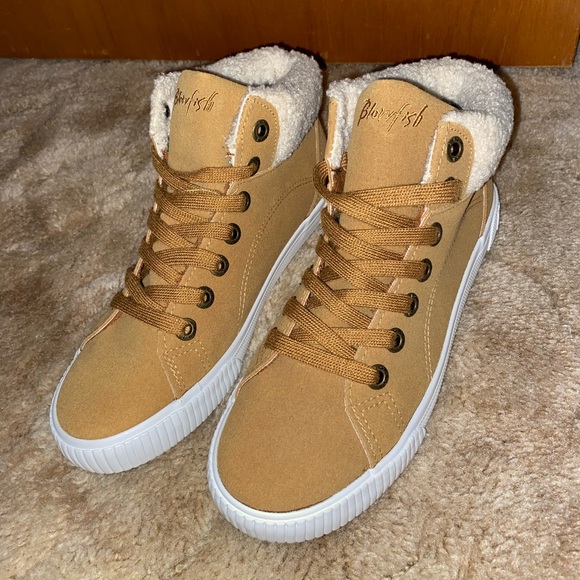 NWT BLOWFISH SNEAKERS - Picture 5 of 5